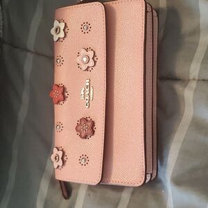 COACH NWOT pink leather foldover wristlet w/flowers